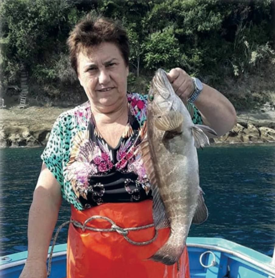 Maria Costagliola Lotorchisco con il pescato del giorno